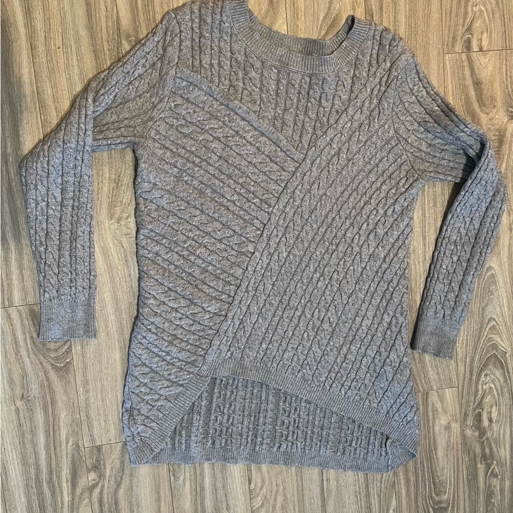 Chic Gray Women's Cable Knit Sweater